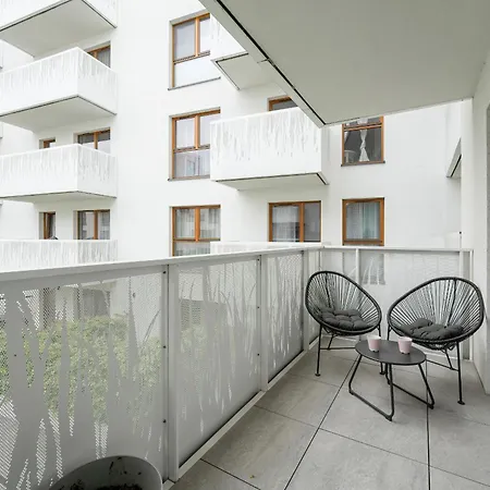 Modern Classic In Kepa Mieszczanska By Renters Διαμέρισμα *