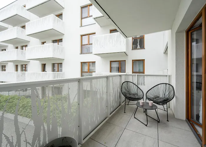 Modern Classic In Kepa Mieszczanska By Renters Apartamento *